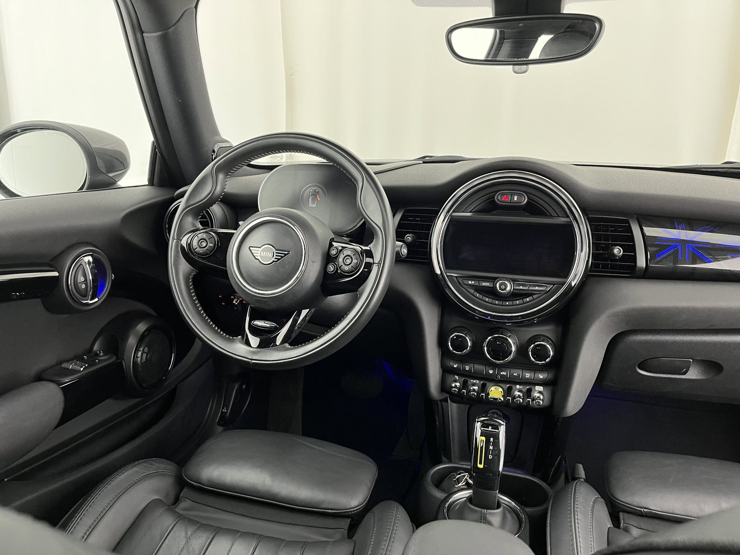 MINI Electric Yours 33 kWh [ 3-Fase ] {SOH-97%} (INCL-BTW) Aut. *HEATPUMP | PANO | LEATHER | DIGI-COCKPIT | HEAD-UP | FULL-LED | NAVI-FULLMAP | HEATED-SPORTSEATS | DAB | CRUISE | HARMAN/KARDON | CAMERA | KEYLESS | AMBIENTLIGHT | 17"ALU*
