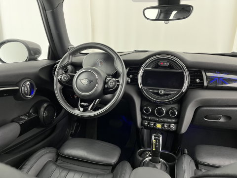 MINI Electric Yours 33 kWh [ 3-Fase ] {SOH-97%} (INCL-BTW) Aut. *HEATPUMP | PANO | LEATHER | DIGI-COCKPIT | HEAD-UP | FULL-LED | NAVI-FULLMAP | HEATED-SPORTSEATS | DAB | CRUISE | HARMAN/KARDON | CAMERA | KEYLESS | AMBIENTLIGHT | 17"ALU*