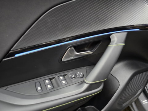 Peugeot e-2008 EV GT 54 kWh 360 navi carplay clima cruise 17"LM