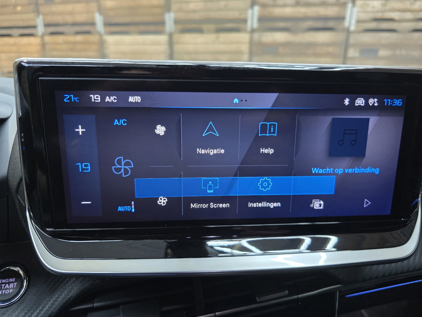 Peugeot e-2008 EV GT 54 kWh 360 navi carplay clima cruise 17"LM