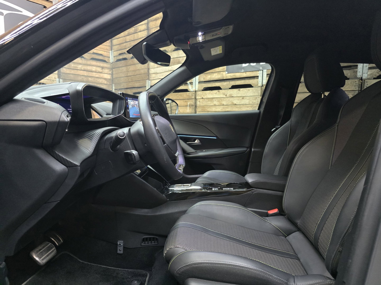 Peugeot e-2008 EV GT 54 kWh 360 navi carplay clima cruise 17"LM