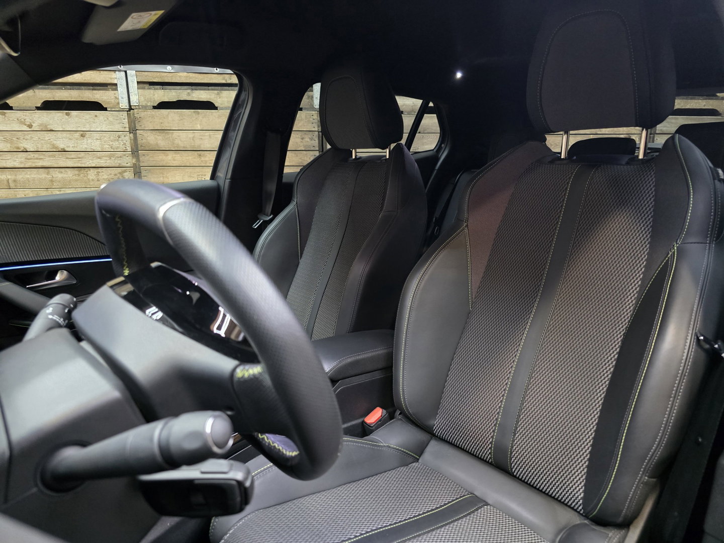 Peugeot e-2008 EV GT 54 kWh 360 navi carplay clima cruise 17"LM
