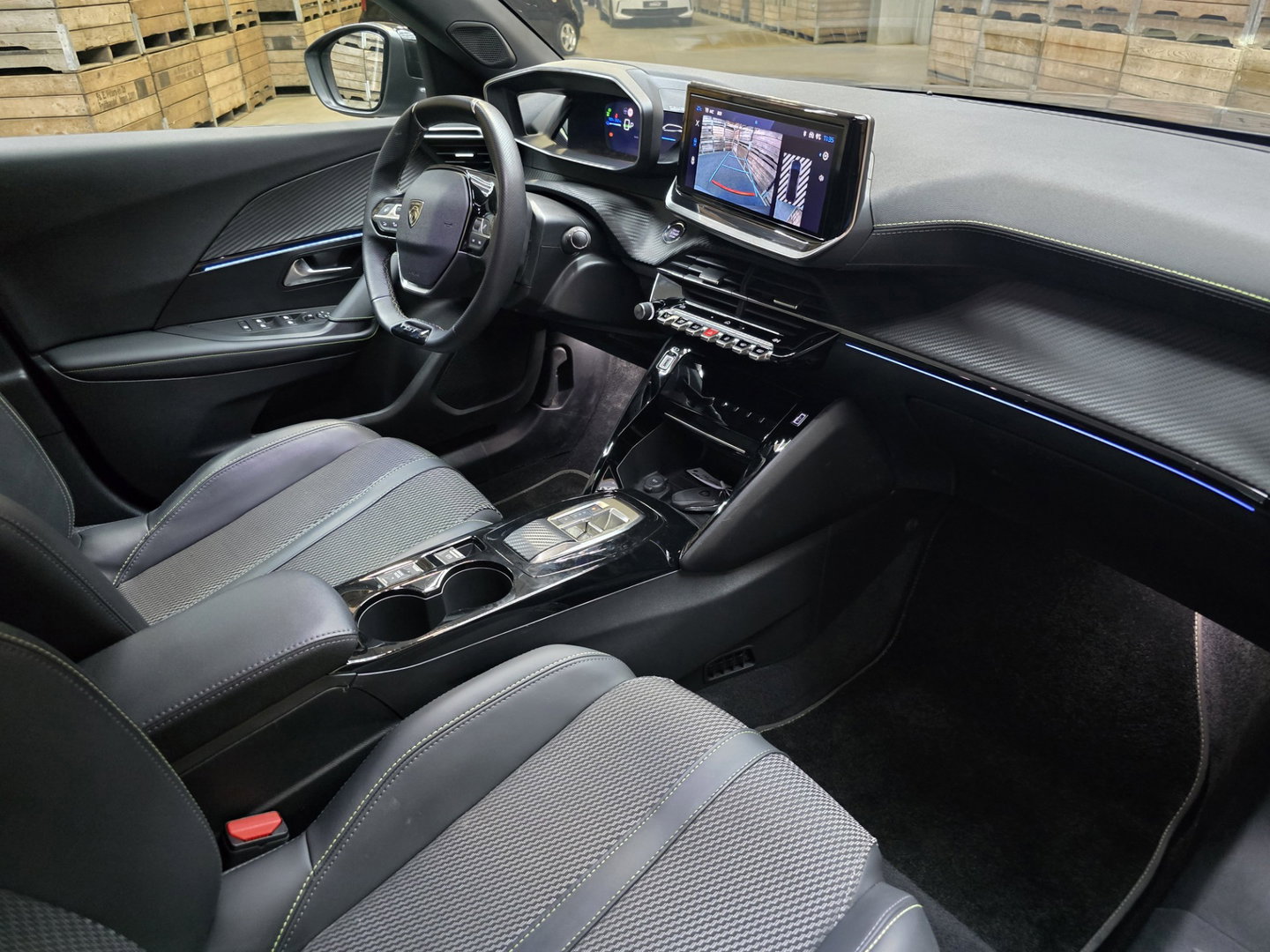 Peugeot e-2008 EV GT 54 kWh 360 navi carplay clima cruise 17"LM