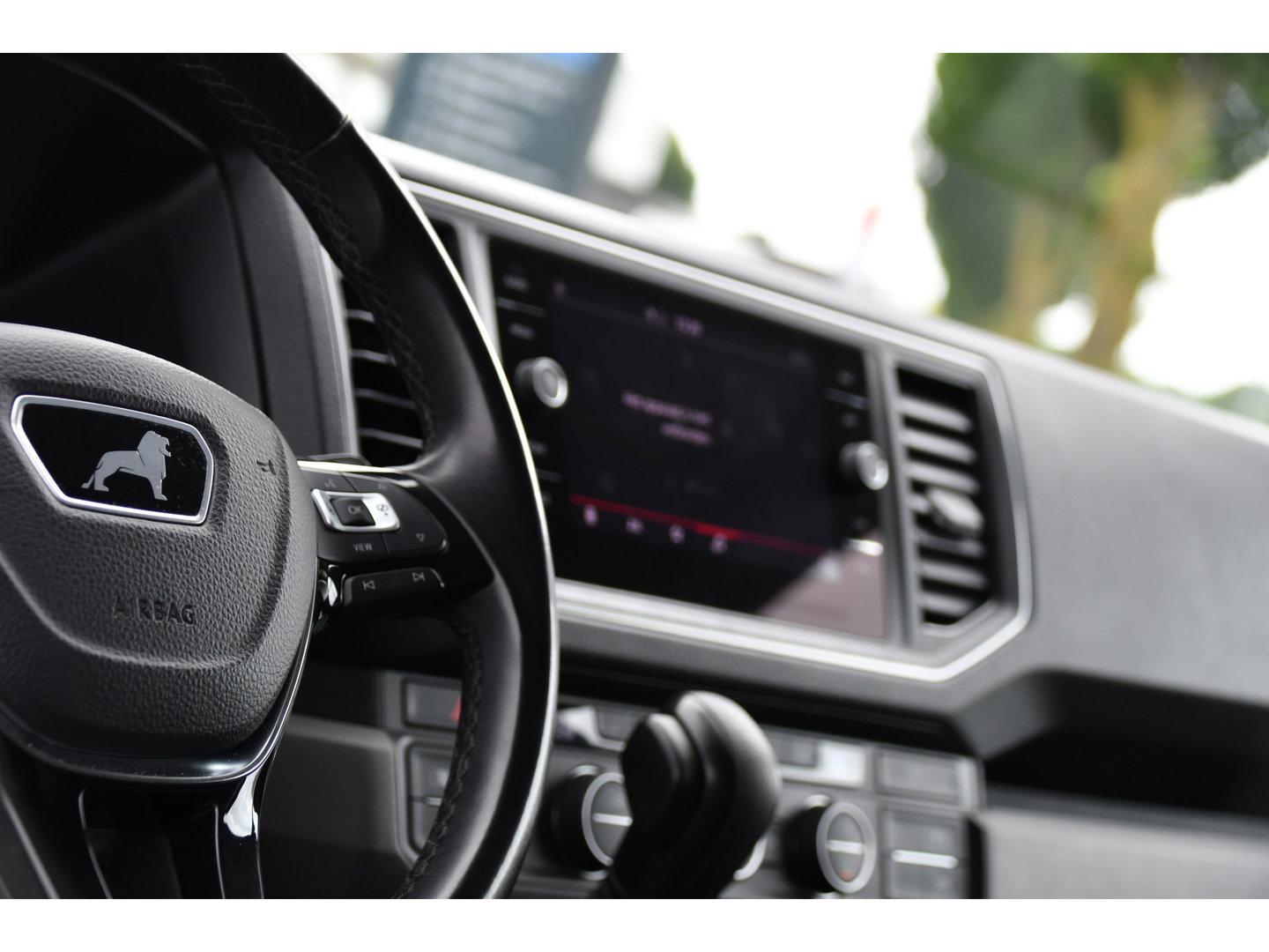 MAN TGE 3.180 35 2.0 L3H3 Black Edition Full Options! Adaptieve Cruise, Camera, Carplay, LED, Dodehoek, 177pk, Trekhaak, Clima, Stoelverwarming, Automaat, Uniek!