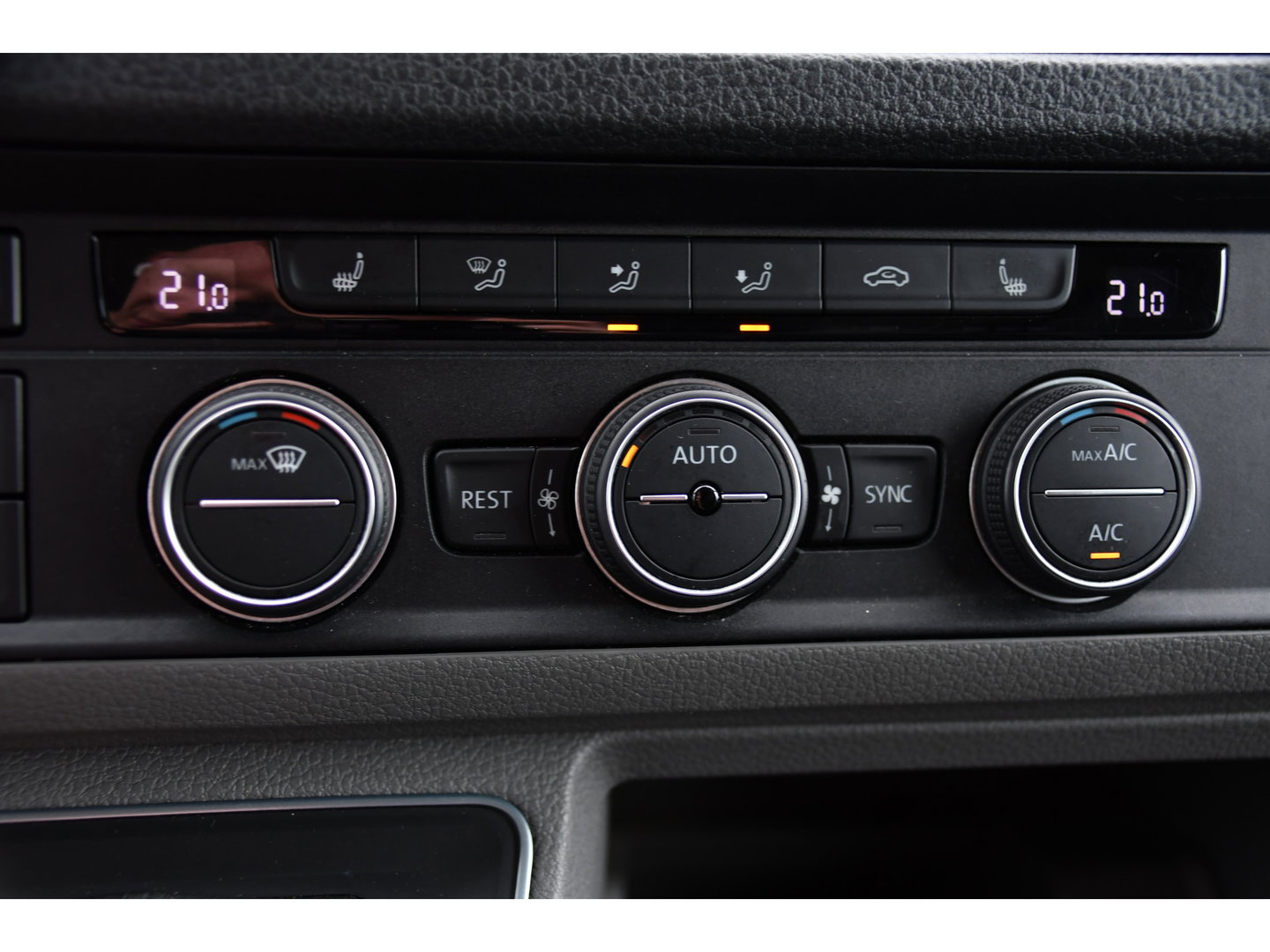 MAN TGE 3.180 35 2.0 L3H3 Black Edition Full Options! Adaptieve Cruise, Camera, Carplay, LED, Dodehoek, 177pk, Trekhaak, Clima, Stoelverwarming, Automaat, Uniek!