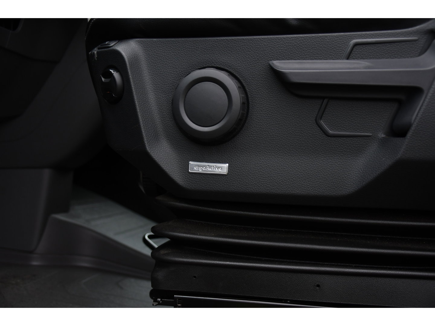 MAN TGE 3.180 35 2.0 L3H3 Black Edition Full Options! Adaptieve Cruise, Camera, Carplay, LED, Dodehoek, 177pk, Trekhaak, Clima, Stoelverwarming, Automaat, Uniek!