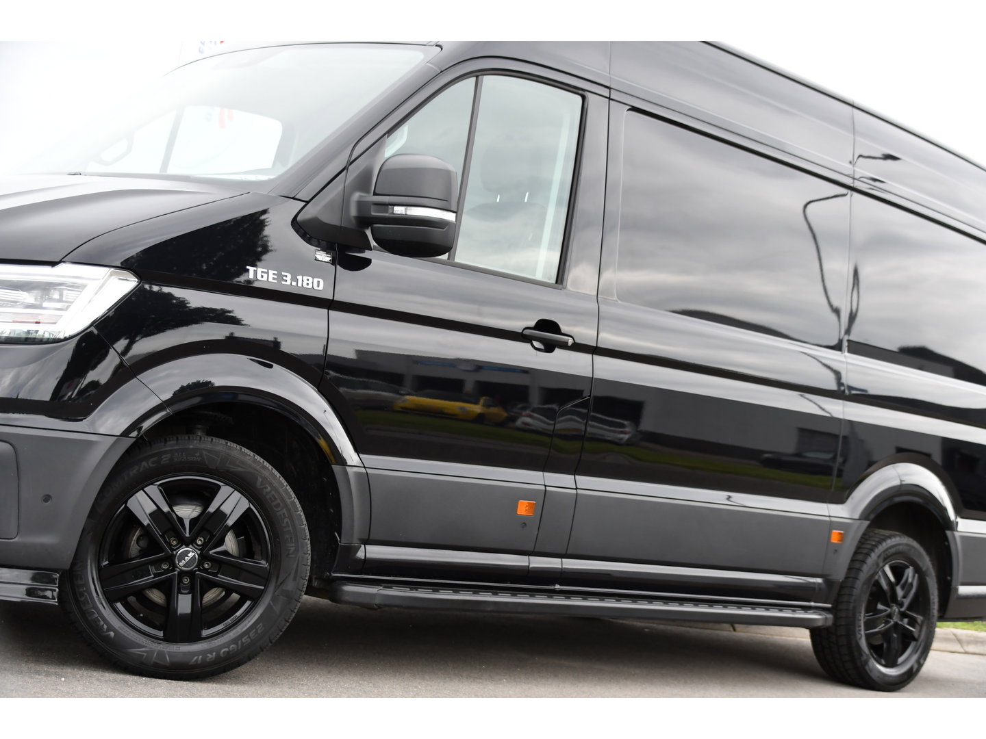 MAN TGE 3.180 35 2.0 L3H3 Black Edition Full Options! Adaptieve Cruise, Camera, Carplay, LED, Dodehoek, 177pk, Trekhaak, Clima, Stoelverwarming, Automaat, Uniek!