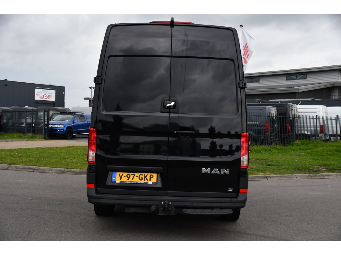 MAN TGE 3.180 35 2.0 L3H3 Black Edition Full Options! Adaptieve Cruise, Camera, Carplay, LED, Dodehoek, 177pk, Trekhaak, Clima, Stoelverwarming, Automaat, Uniek!