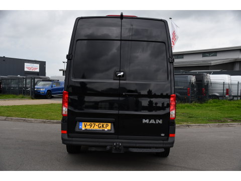 MAN TGE 3.180 35 2.0 L3H3 Black Edition Full Options! Adaptieve Cruise, Camera, Carplay, LED, Dodehoek, 177pk, Trekhaak, Clima, Stoelverwarming, Automaat, Uniek!