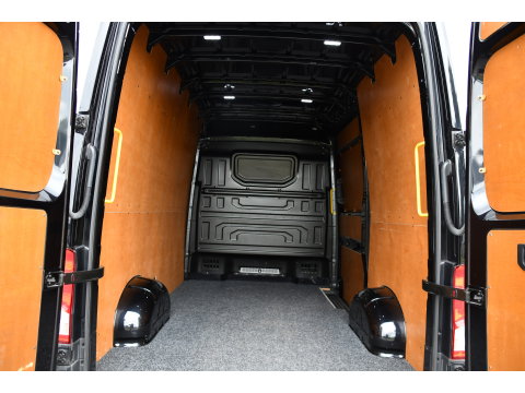 MAN TGE 3.180 35 2.0 L3H3 Black Edition Full Options! Adaptieve Cruise, Camera, Carplay, LED, Dodehoek, 177pk, Trekhaak, Clima, Stoelverwarming, Automaat, Uniek!