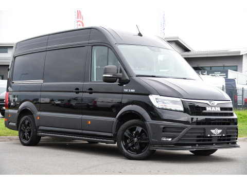 MAN TGE 3.180 35 2.0 L3H3 Black Edition Full Options! Adaptieve Cruise, Camera, Carplay, LED, Dodehoek, 177pk, Trekhaak, Clima, Stoelverwarming, Automaat, Uniek!