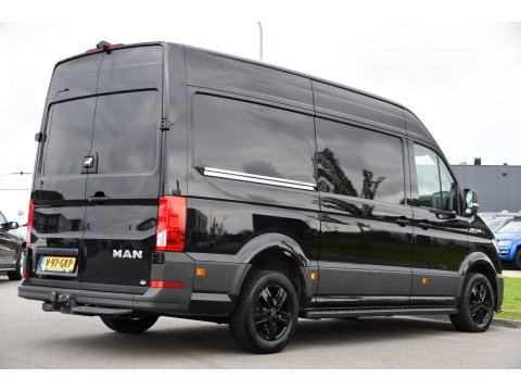 MAN TGE 3.180 35 2.0 L3H3 Black Edition Full Options! Adaptieve Cruise, Camera, Carplay, LED, Dodehoek, 177pk, Trekhaak, Clima, Stoelverwarming, Automaat, Uniek!