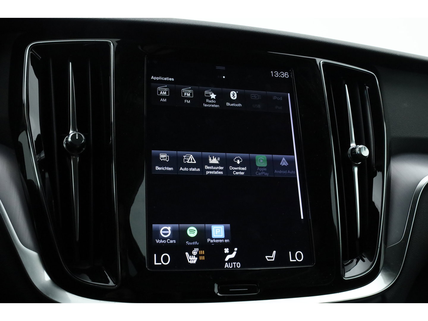 Volvo V60 2.0 T5 Momentum | Trekhaak | Leer | Adap. Cruise | Blis | standkachel | Stoel + stuurverw. |