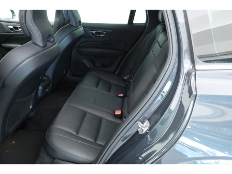 Volvo V60 2.0 T5 Momentum | Trekhaak | Leer | Adap. Cruise | Blis | standkachel | Stoel + stuurverw. |