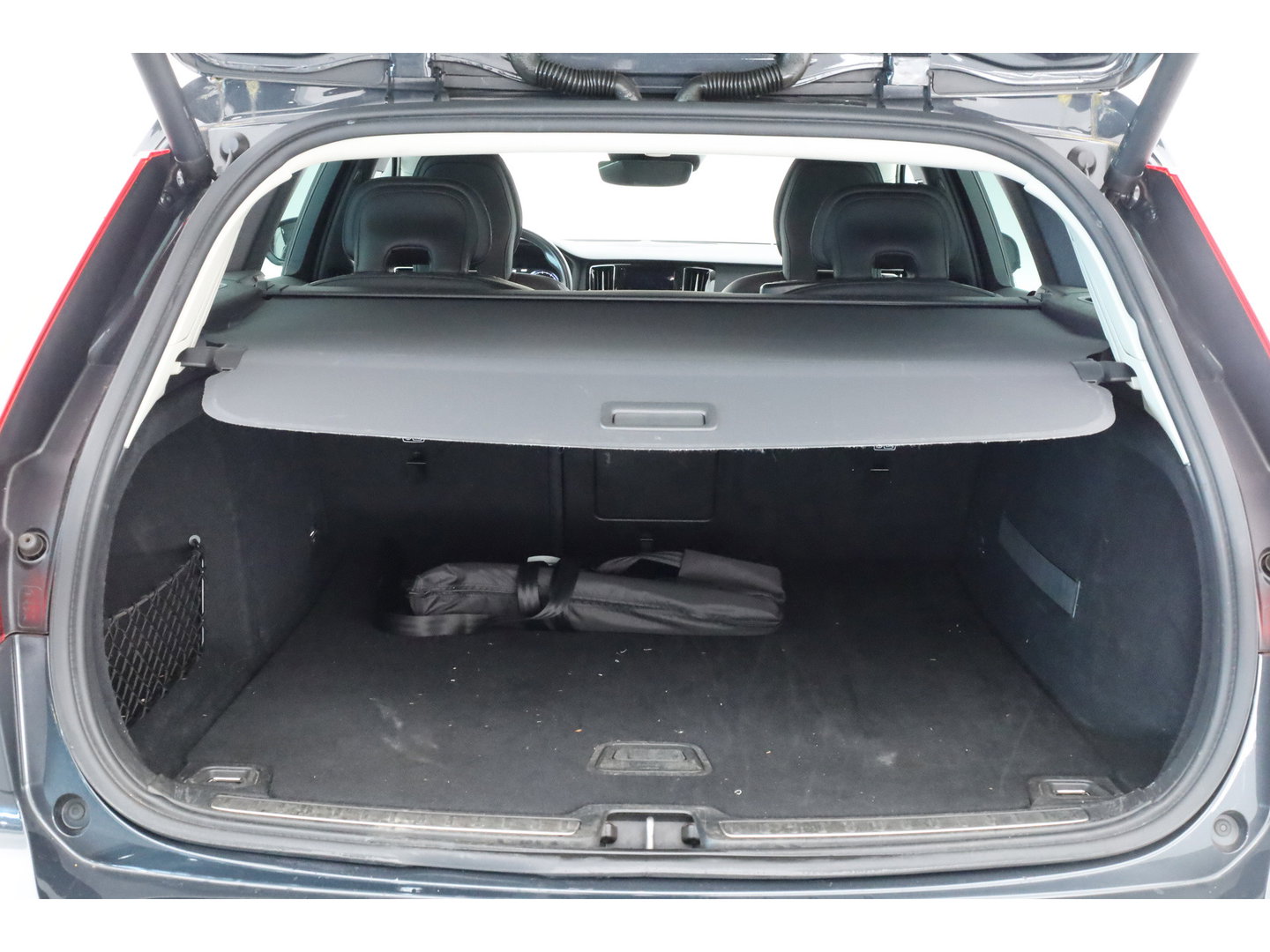 Volvo V60 2.0 T5 Momentum | Trekhaak | Leer | Adap. Cruise | Blis | standkachel | Stoel + stuurverw. |