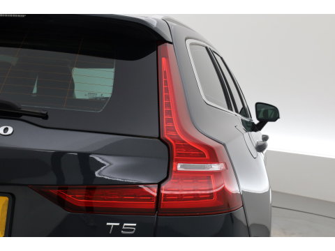 Volvo V60 2.0 T5 Momentum | Trekhaak | Leer | Adap. Cruise | Blis | standkachel | Stoel + stuurverw. |