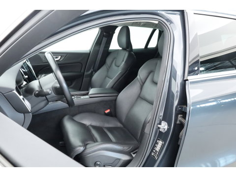 Volvo V60 2.0 T5 Momentum | Trekhaak | Leer | Adap. Cruise | Blis | standkachel | Stoel + stuurverw. |