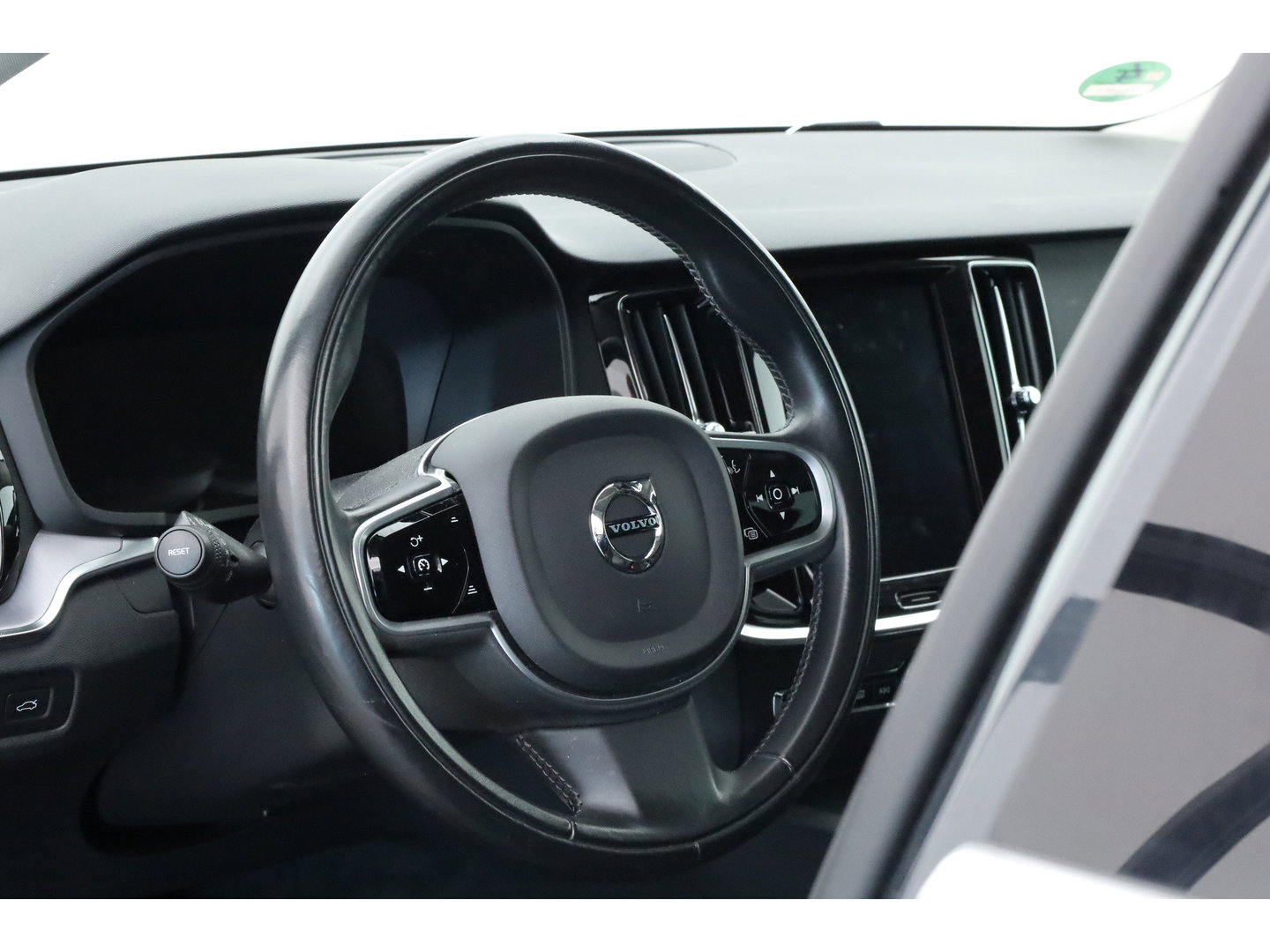 Volvo V60 2.0 T5 Momentum | Trekhaak | Leer | Adap. Cruise | Blis | standkachel | Stoel + stuurverw. |