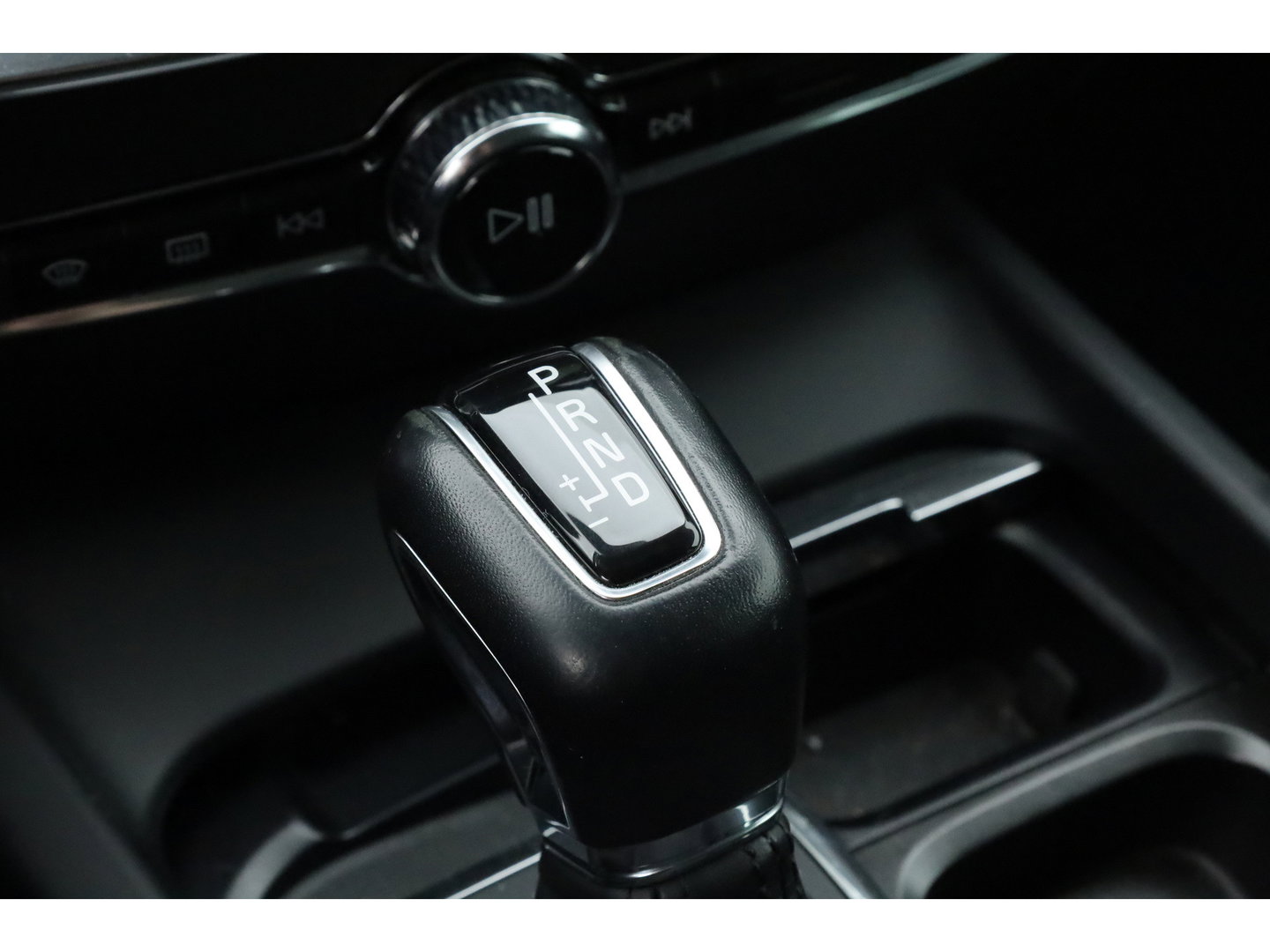 Volvo V60 2.0 T5 Momentum | Trekhaak | Leer | Adap. Cruise | Blis | standkachel | Stoel + stuurverw. |