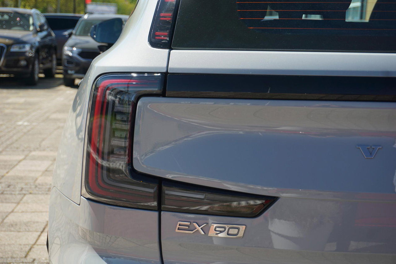 Volvo EX90