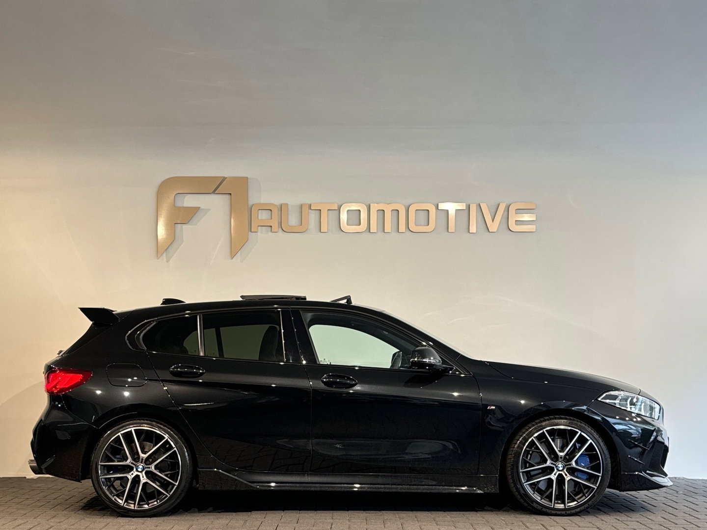 BMW 1-serie M135i xDrive High Executive Pano|Leer|HuD|HK|BTW