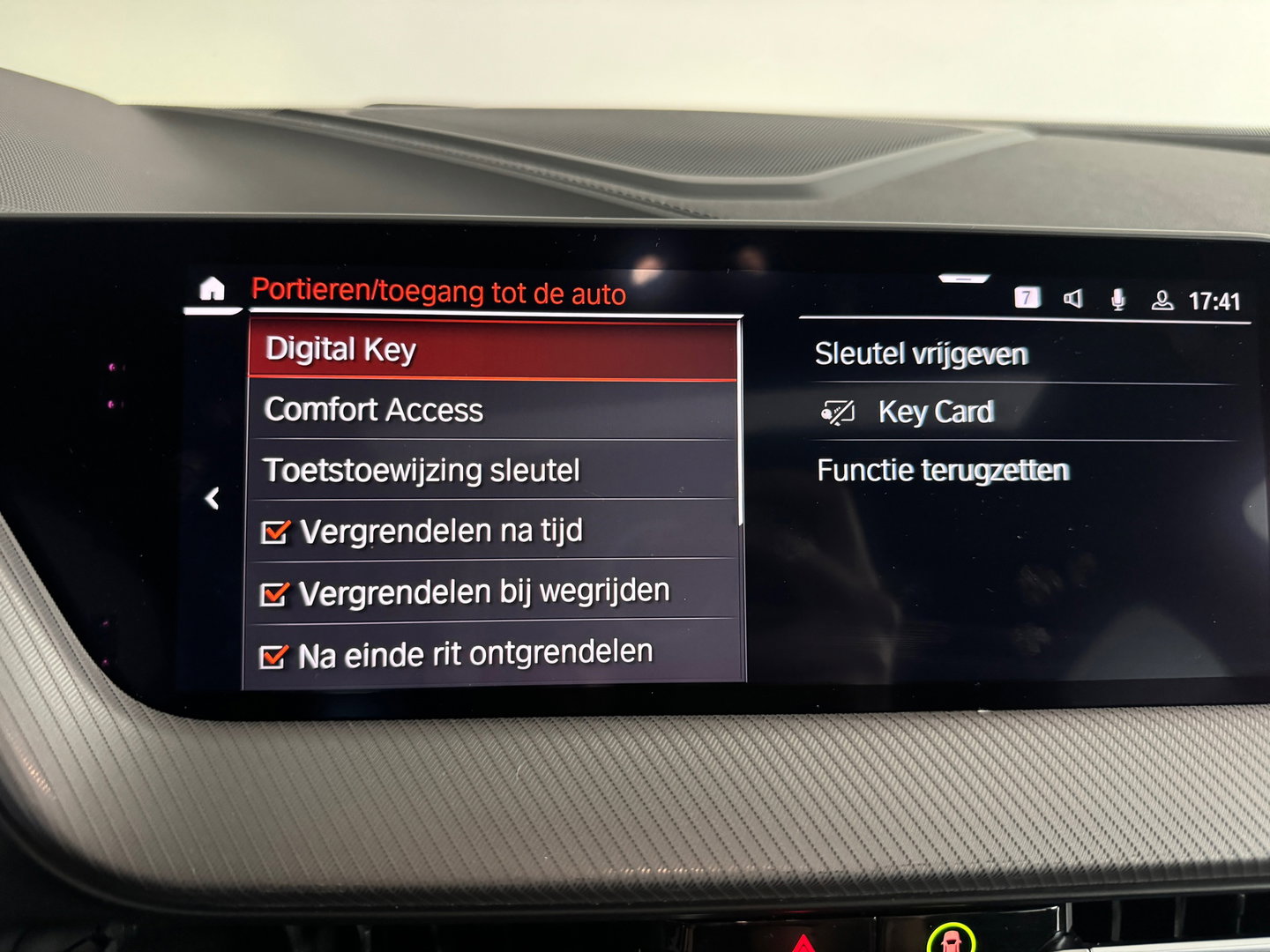 BMW 1-serie M135i xDrive High Executive Pano|Leer|HuD|HK|BTW