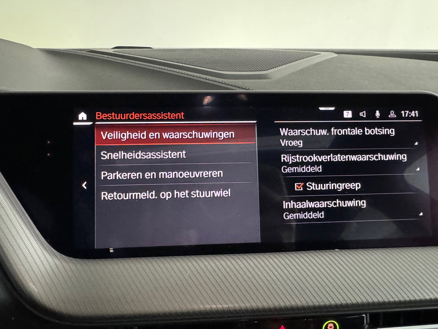 BMW 1-serie M135i xDrive High Executive Pano|Leer|HuD|HK|BTW