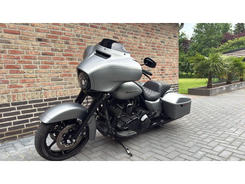 Harley Davidson 103 FLHXS Streetglide Street Glide  Special mat grijs blackout
