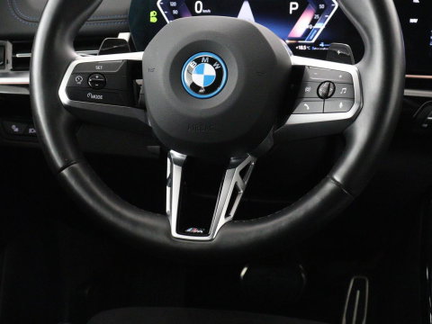 BMW X1 xDrive25e M Sport | SOH 93% | Head-Up | 360 Camera | Stoelverwarming | Trekhaak | Adaptive cruise | Leder/Alcantara | Keyless | Carplay | Side Assist | Adaptief LED | Sportstoelen | PHEV | Plug In