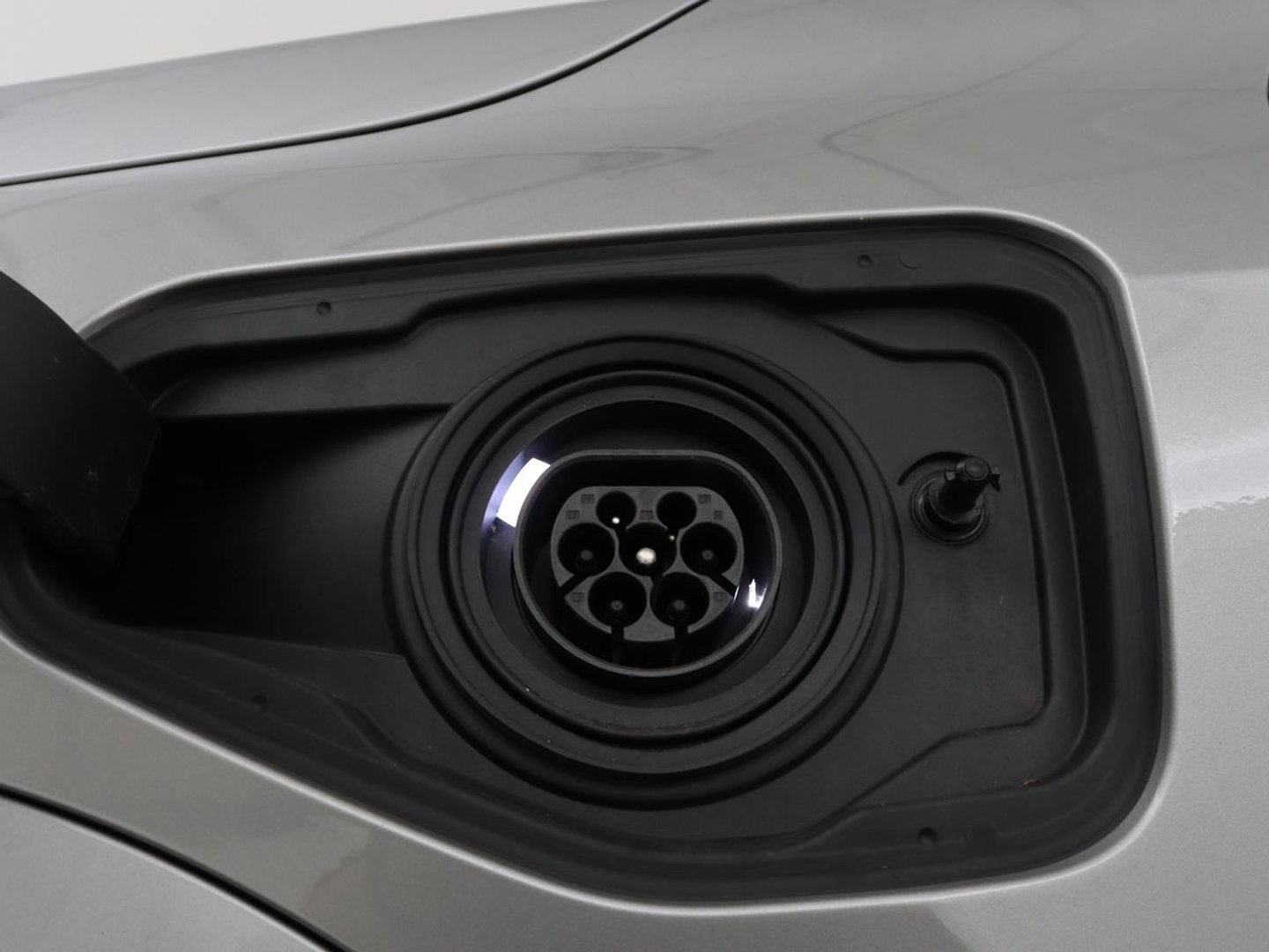 BMW X1 xDrive25e M Sport | SOH 93% | Head-Up | 360 Camera | Stoelverwarming | Trekhaak | Adaptive cruise | Leder/Alcantara | Keyless | Carplay | Side Assist | Adaptief LED | Sportstoelen | PHEV | Plug In
