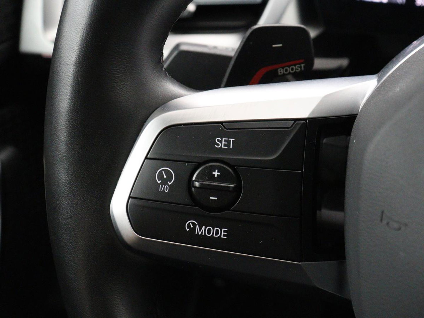 BMW X1 xDrive25e M Sport | SOH 93% | Head-Up | 360 Camera | Stoelverwarming | Trekhaak | Adaptive cruise | Leder/Alcantara | Keyless | Carplay | Side Assist | Adaptief LED | Sportstoelen | PHEV | Plug In