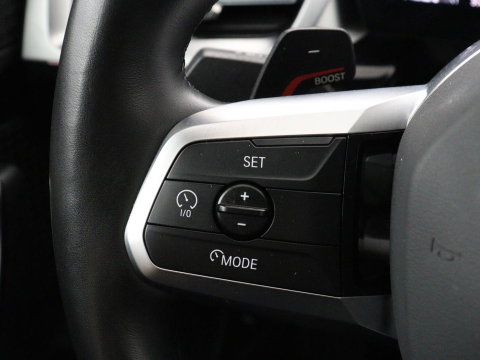 BMW X1 xDrive25e M Sport | SOH 93% | Head-Up | 360 Camera | Stoelverwarming | Trekhaak | Adaptive cruise | Leder/Alcantara | Keyless | Carplay | Side Assist | Adaptief LED | Sportstoelen | PHEV | Plug In