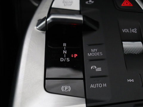 BMW X1 xDrive25e M Sport | SOH 93% | Head-Up | 360 Camera | Stoelverwarming | Trekhaak | Adaptive cruise | Leder/Alcantara | Keyless | Carplay | Side Assist | Adaptief LED | Sportstoelen | PHEV | Plug In