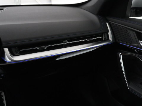 BMW X1 xDrive25e M Sport | SOH 93% | Head-Up | 360 Camera | Stoelverwarming | Trekhaak | Adaptive cruise | Leder/Alcantara | Keyless | Carplay | Side Assist | Adaptief LED | Sportstoelen | PHEV | Plug In