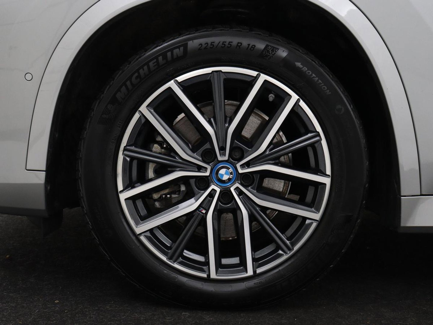 BMW X1 xDrive25e M Sport | SOH 93% | Head-Up | 360 Camera | Stoelverwarming | Trekhaak | Adaptive cruise | Leder/Alcantara | Keyless | Carplay | Side Assist | Adaptief LED | Sportstoelen | PHEV | Plug In
