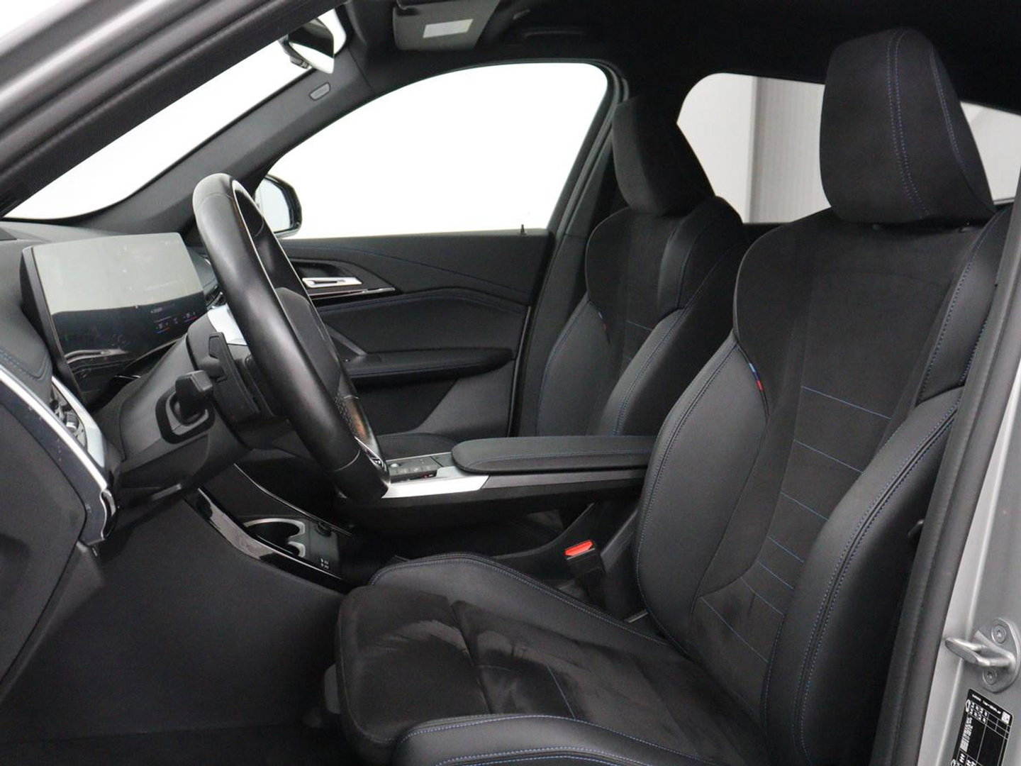 BMW X1 xDrive25e M Sport | SOH 93% | Head-Up | 360 Camera | Stoelverwarming | Trekhaak | Adaptive cruise | Leder/Alcantara | Keyless | Carplay | Side Assist | Adaptief LED | Sportstoelen | PHEV | Plug In