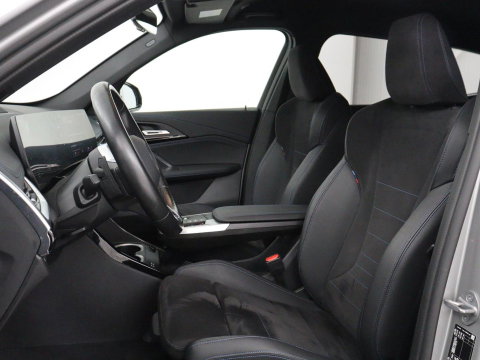 BMW X1 xDrive25e M Sport | SOH 93% | Head-Up | 360 Camera | Stoelverwarming | Trekhaak | Adaptive cruise | Leder/Alcantara | Keyless | Carplay | Side Assist | Adaptief LED | Sportstoelen | PHEV | Plug In