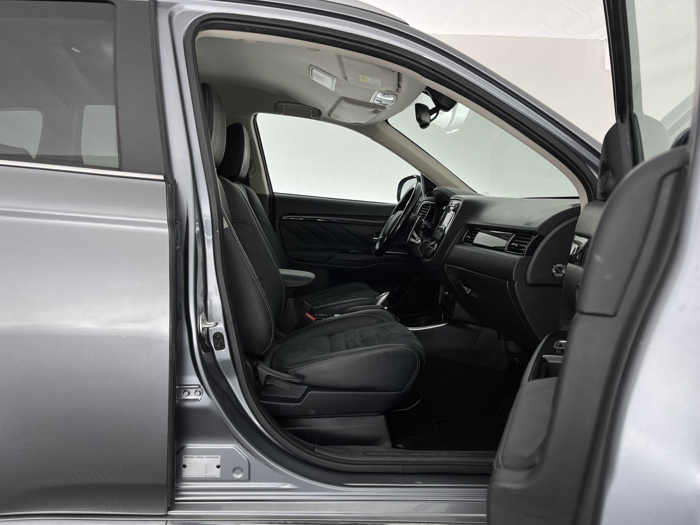 Mitsubishi Outlander 2.0 PHEV Business Edition Aut. *LEATHER-MICROFIBRE | NAVI-FULLMAP | CAMERA | KEYLESS | HEATED-SPORTSEATS | PRIVACY-GLASS | SHIFTPADDLES | ECC | PDC | CRUISE | TOWBAR | 16''ALU*
