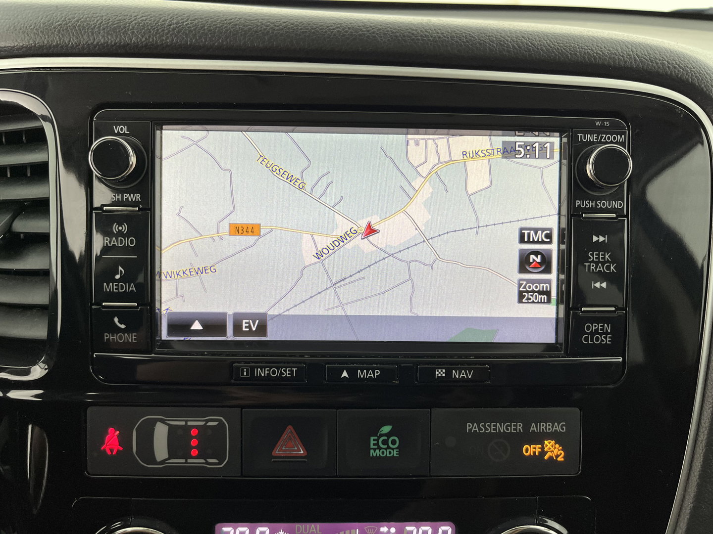 Mitsubishi Outlander 2.0 PHEV Business Edition Aut. *LEATHER-MICROFIBRE | NAVI-FULLMAP | CAMERA | KEYLESS | HEATED-SPORTSEATS | PRIVACY-GLASS | SHIFTPADDLES | ECC | PDC | CRUISE | TOWBAR | 16''ALU*