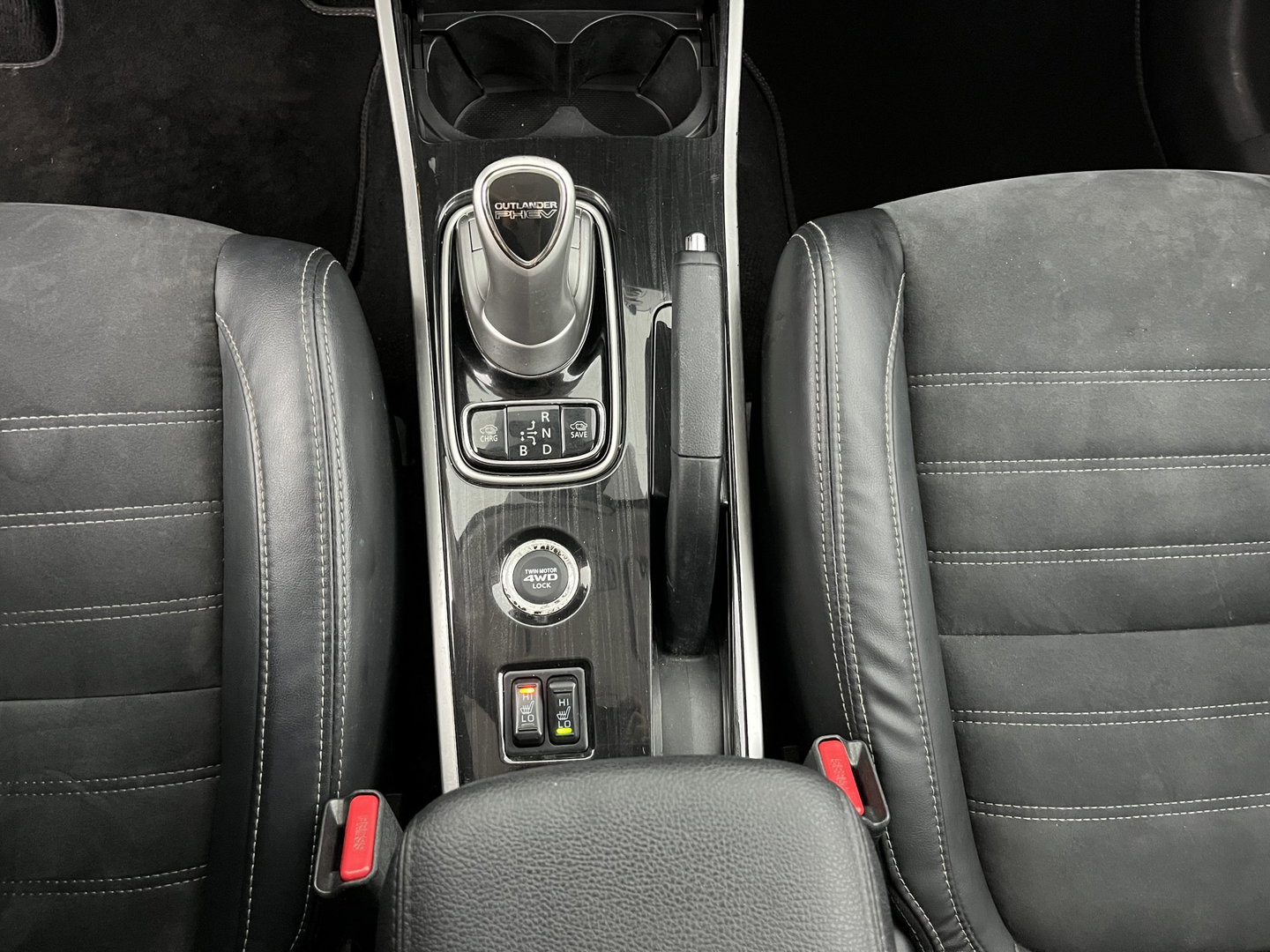 Mitsubishi Outlander 2.0 PHEV Business Edition Aut. *LEATHER-MICROFIBRE | NAVI-FULLMAP | CAMERA | KEYLESS | HEATED-SPORTSEATS | PRIVACY-GLASS | SHIFTPADDLES | ECC | PDC | CRUISE | TOWBAR | 16''ALU*