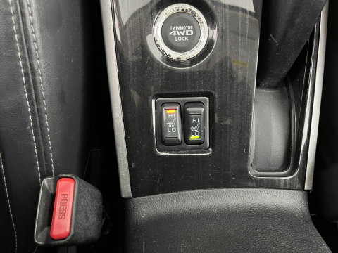 Mitsubishi Outlander 2.0 PHEV Business Edition Aut. *LEATHER-MICROFIBRE | NAVI-FULLMAP | CAMERA | KEYLESS | HEATED-SPORTSEATS | PRIVACY-GLASS | SHIFTPADDLES | ECC | PDC | CRUISE | TOWBAR | 16''ALU*