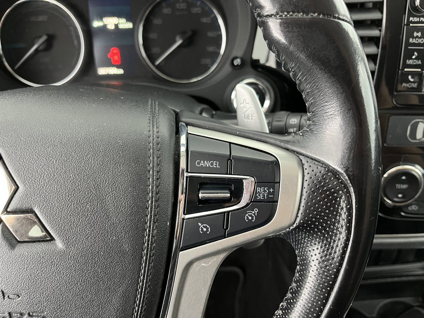 Mitsubishi Outlander 2.0 PHEV Business Edition Aut. *LEATHER-MICROFIBRE | NAVI-FULLMAP | CAMERA | KEYLESS | HEATED-SPORTSEATS | PRIVACY-GLASS | SHIFTPADDLES | ECC | PDC | CRUISE | TOWBAR | 16''ALU*