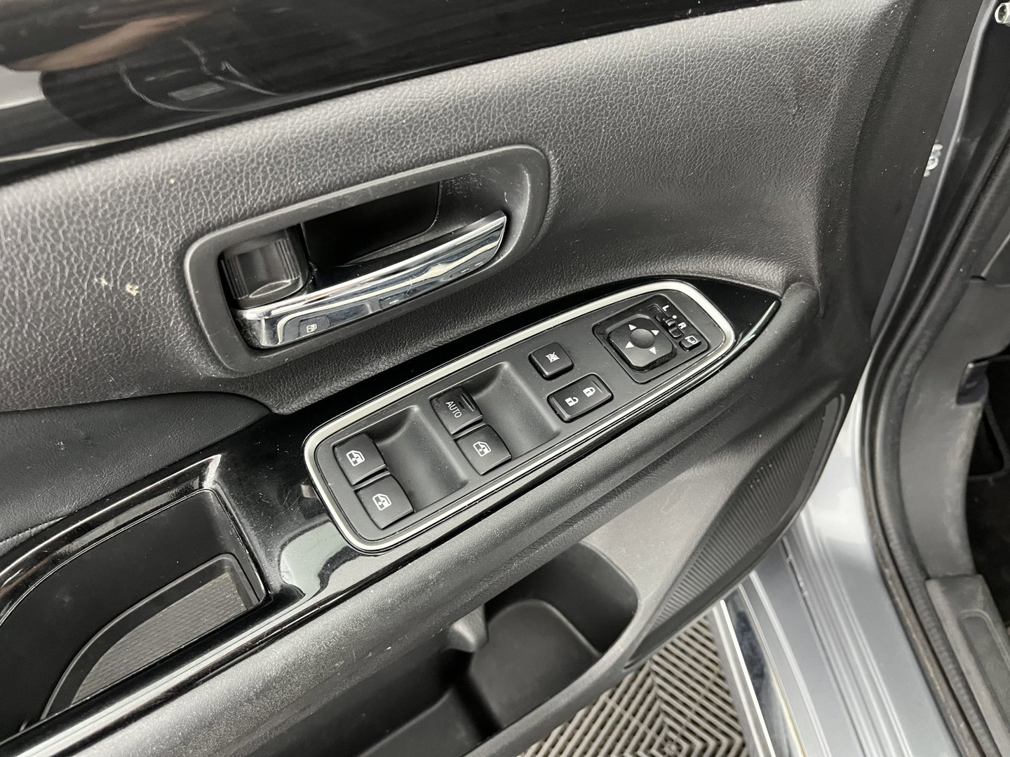 Mitsubishi Outlander 2.0 PHEV Business Edition Aut. *LEATHER-MICROFIBRE | NAVI-FULLMAP | CAMERA | KEYLESS | HEATED-SPORTSEATS | PRIVACY-GLASS | SHIFTPADDLES | ECC | PDC | CRUISE | TOWBAR | 16''ALU*