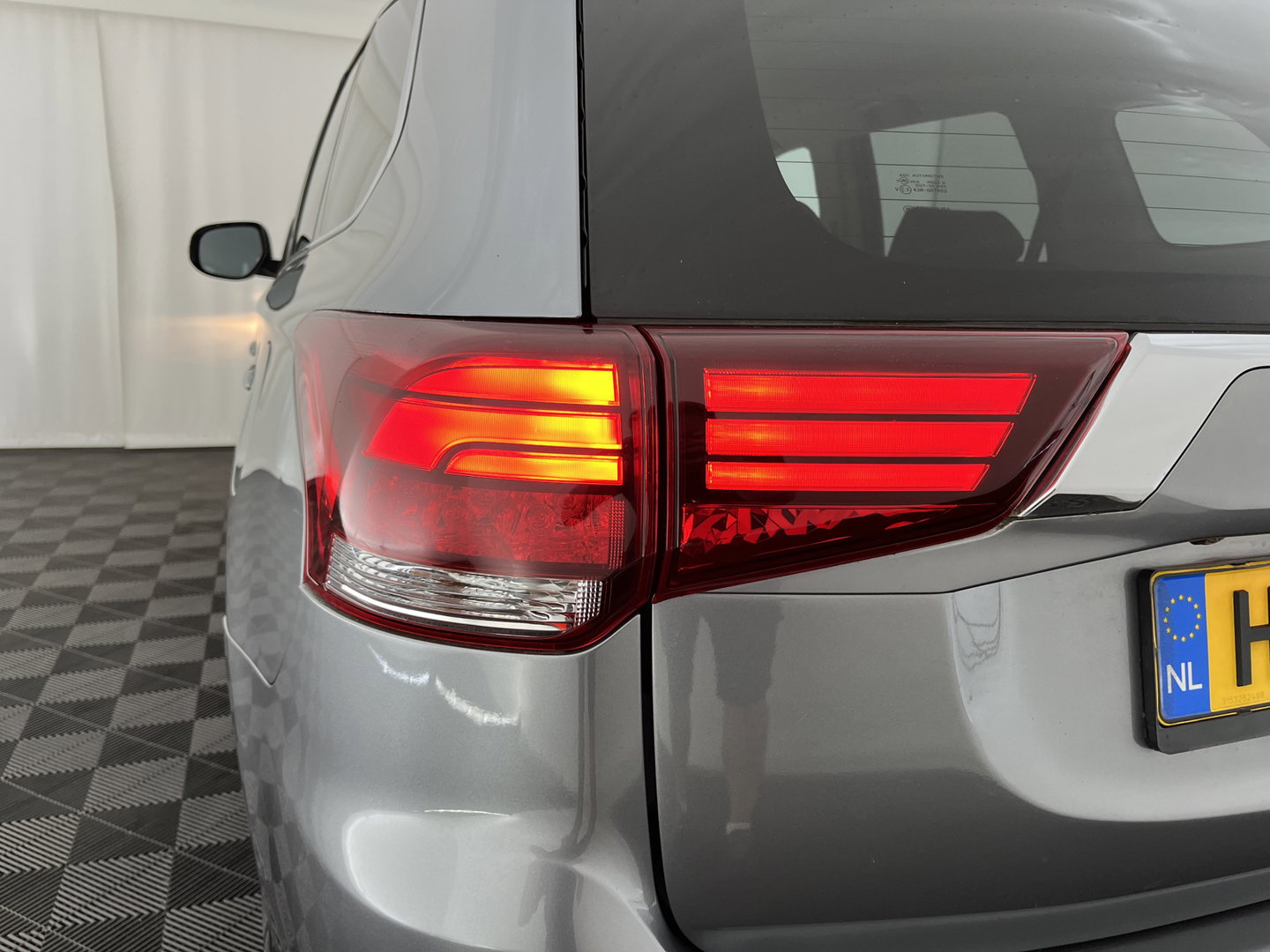 Mitsubishi Outlander 2.0 PHEV Business Edition Aut. *LEATHER-MICROFIBRE | NAVI-FULLMAP | CAMERA | KEYLESS | HEATED-SPORTSEATS | PRIVACY-GLASS | SHIFTPADDLES | ECC | PDC | CRUISE | TOWBAR | 16''ALU*