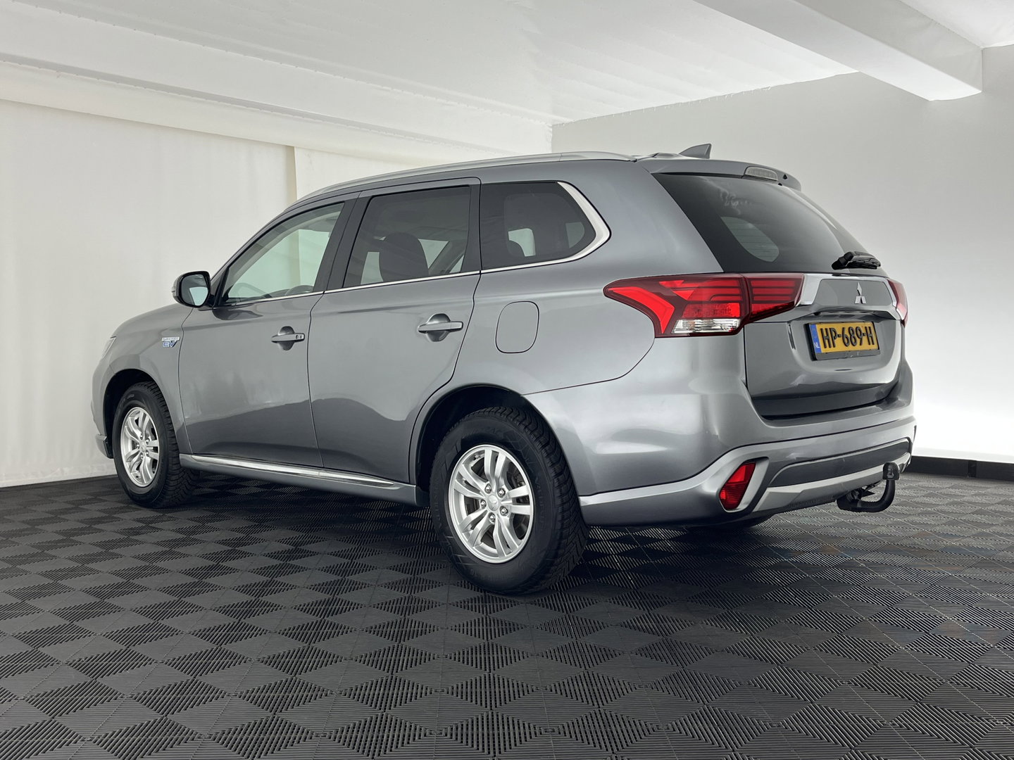 Mitsubishi Outlander 2.0 PHEV Business Edition Aut. *LEATHER-MICROFIBRE | NAVI-FULLMAP | CAMERA | KEYLESS | HEATED-SPORTSEATS | PRIVACY-GLASS | SHIFTPADDLES | ECC | PDC | CRUISE | TOWBAR | 16''ALU*