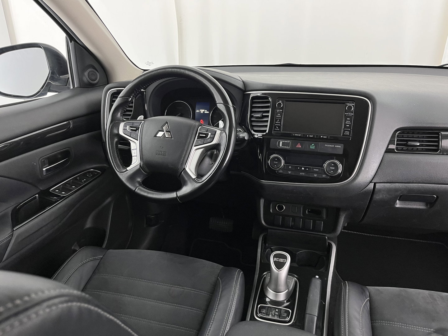 Mitsubishi Outlander 2.0 PHEV Business Edition Aut. *LEATHER-MICROFIBRE | NAVI-FULLMAP | CAMERA | KEYLESS | HEATED-SPORTSEATS | PRIVACY-GLASS | SHIFTPADDLES | ECC | PDC | CRUISE | TOWBAR | 16''ALU*