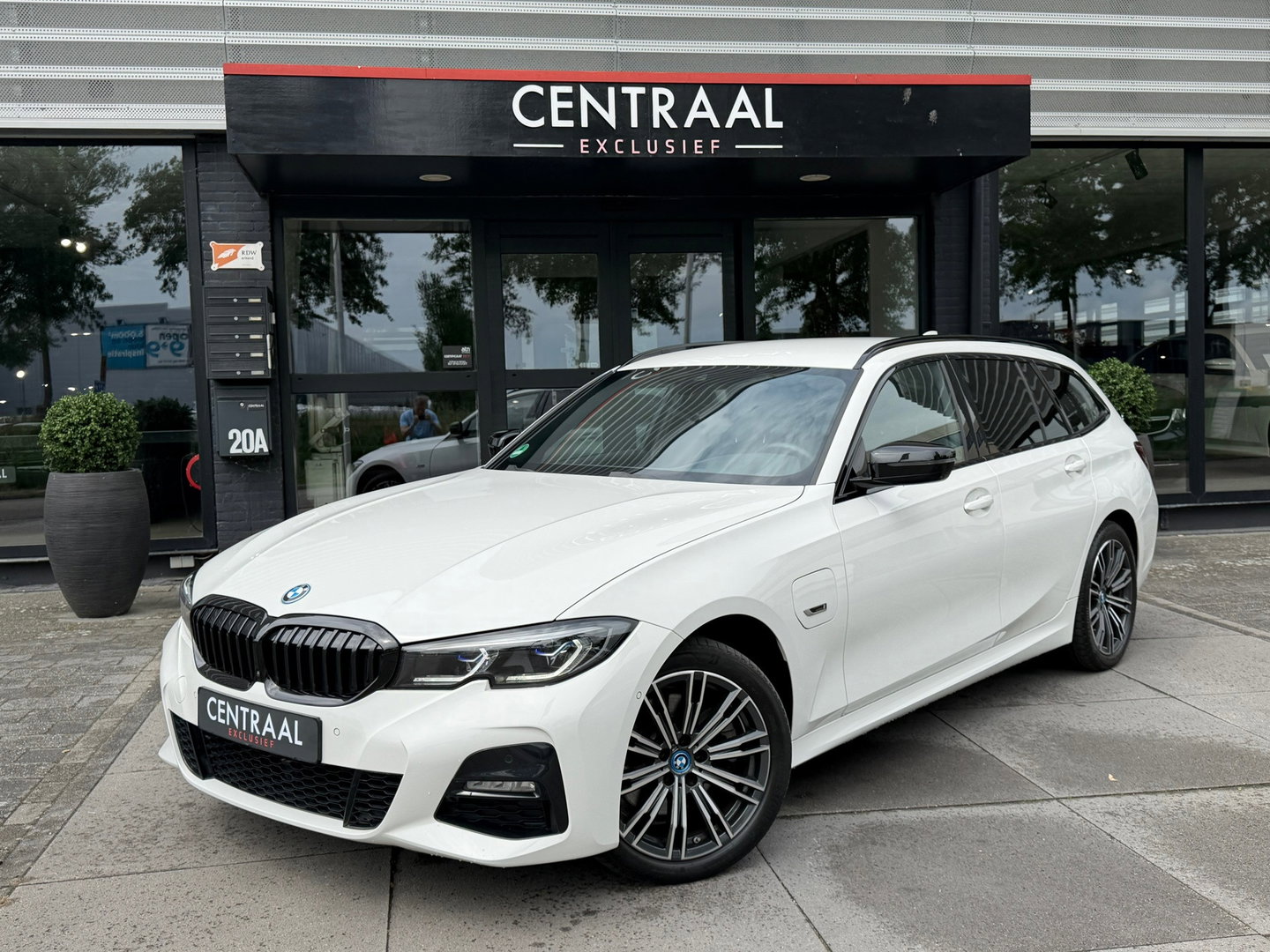 BMW 3 Serie Touring 320e xDrive M-Sport High Exe 205PK|ACC|Keyless|Carplay|Laser-Lights|Camera|