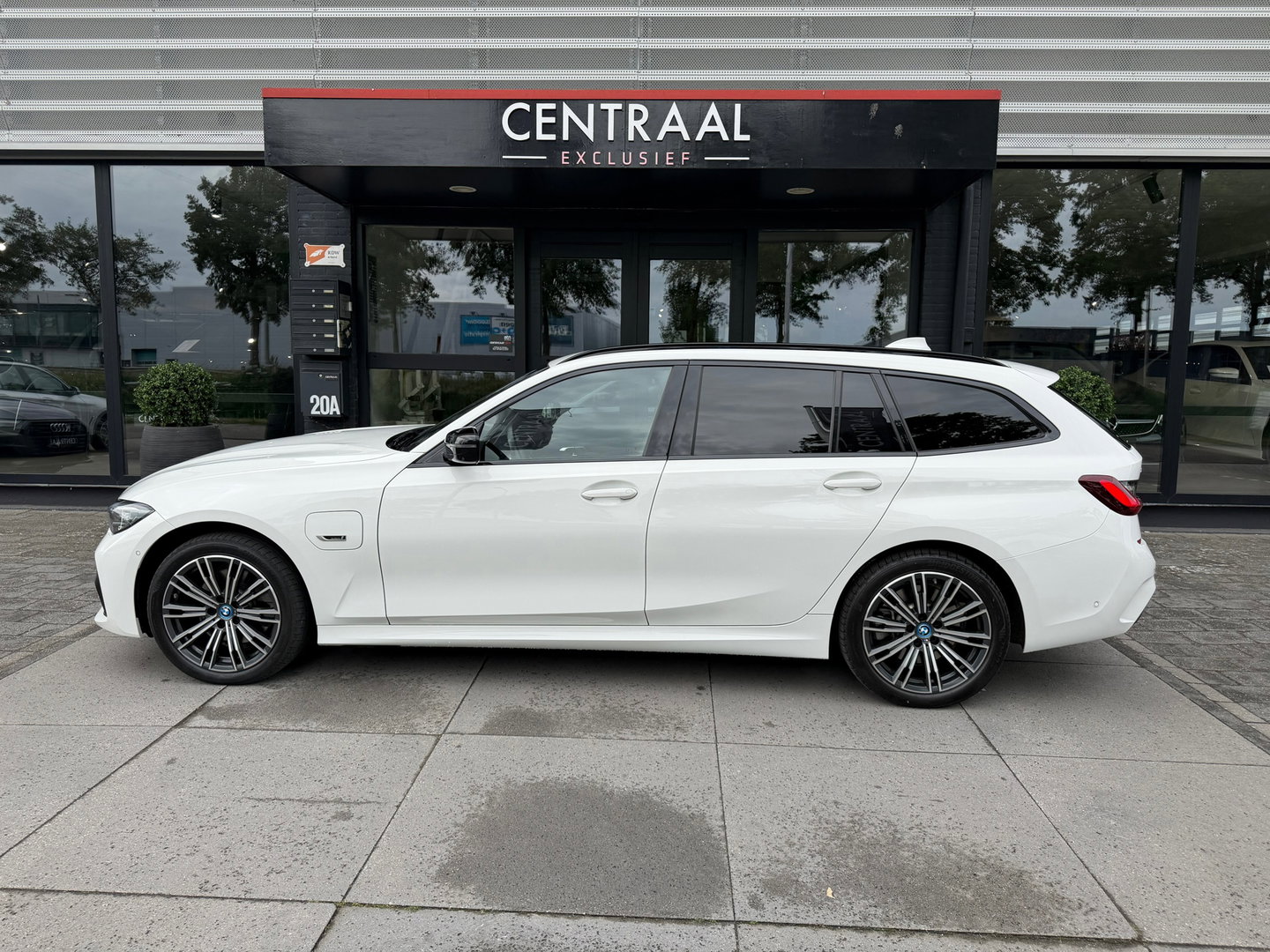 BMW 3 Serie Touring 320e xDrive M-Sport High Exe 205PK|ACC|Keyless|Carplay|Laser-Lights|Camera|