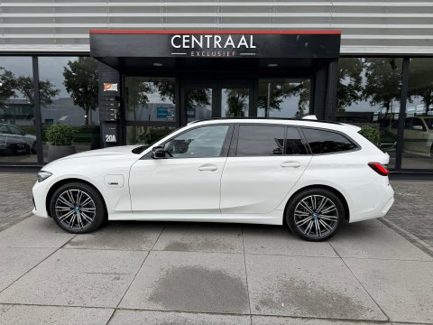 BMW 3 Serie Touring 320e xDrive M-Sport High Exe 205PK|ACC|Keyless|Carplay|Laser-Lights|Camera|