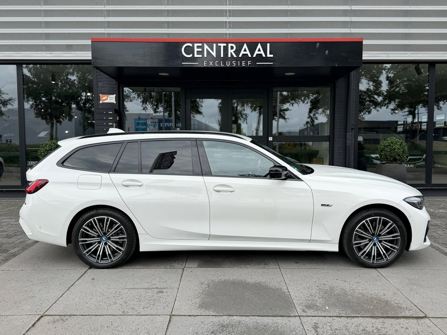 BMW 3 Serie Touring 320e xDrive M-Sport High Exe 205PK|ACC|Keyless|Carplay|Laser-Lights|Camera|